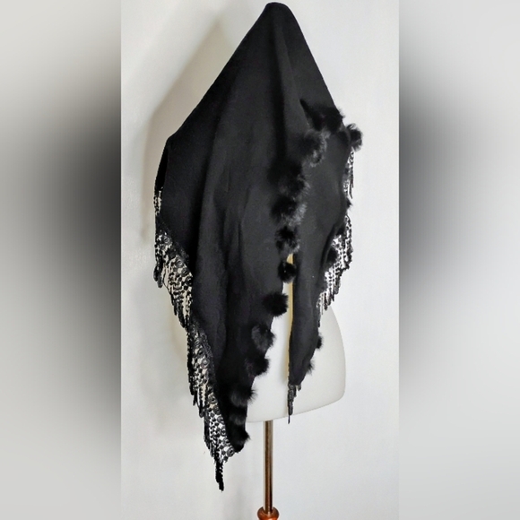 FUR POM POM AND FRINGED WRAP - Picture 7 of 9